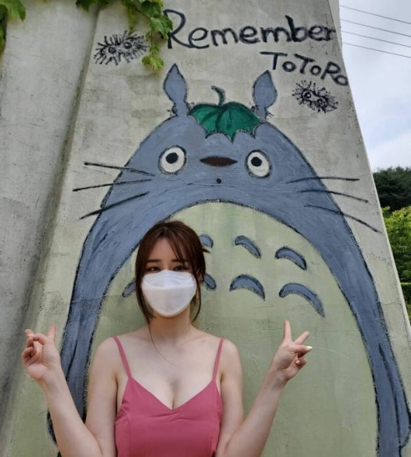 어익후 고기 구워주는 누나 브이록 미시룩 가슴골