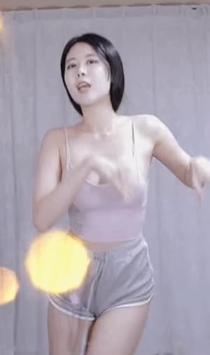 야한사진 BJ 지윤서 묵직한 가슴골 돌핀팬츠