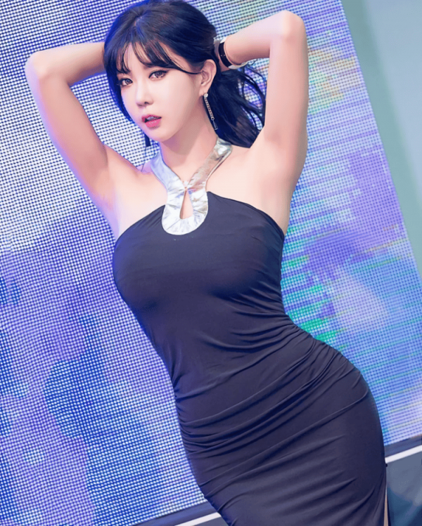 과감한 레이싱모델 허윤미 하이레그 모노키니