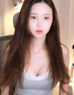야한생각 유부녀 화정 민소매 가슴골 블랙 브라끈 야한생각 유부녀 화정 민소매 가슴골 블랙 브라끈