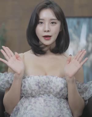 과감한 새해인사 하는 꽃빵 오프솔더 가슴골
