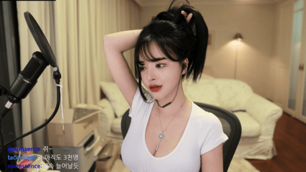 손밍 묵직한 흰티 몸매