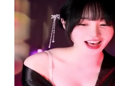 너무야한 컨셉 분위기가 쩌는 한갱 흘러내린 어깨선 가슴골