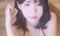야사걸 히노키탕에서 숙여주는 핑크비키니 에디린 가슴골