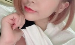 바디갑질녀 모델 김효연 티셔츠 걷어서 보여주는 귀여운 브라 가슴골