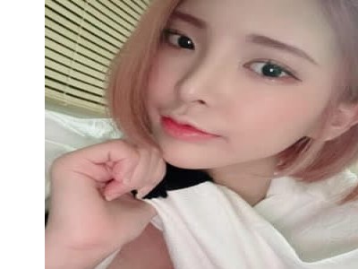 바디갑질녀 모델 김효연 티셔츠 걷어서 보여주는 귀여운 브라 가슴골