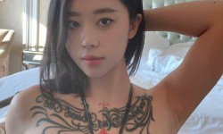 화려한 몸매에 화려한 문신
